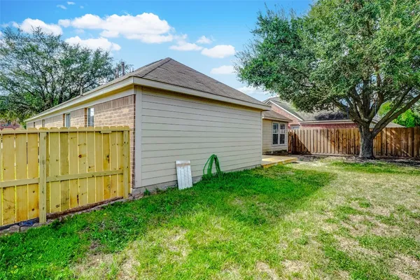 $2,100 | 15806 Land View Drive, Houston, TX 77073