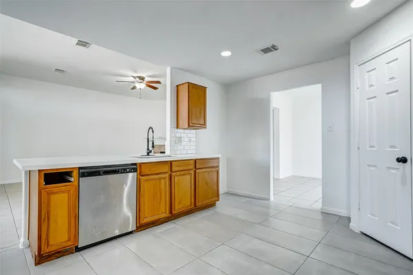 $2,100 | 15806 Land View Drive, Houston, TX 77073