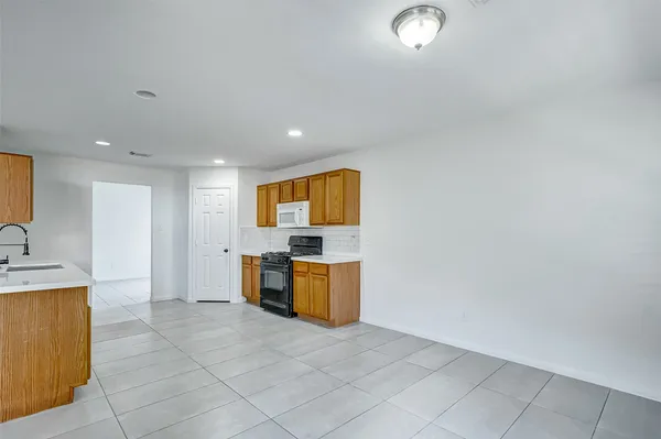 $2,100 | 15806 Land View Drive, Houston, TX 77073