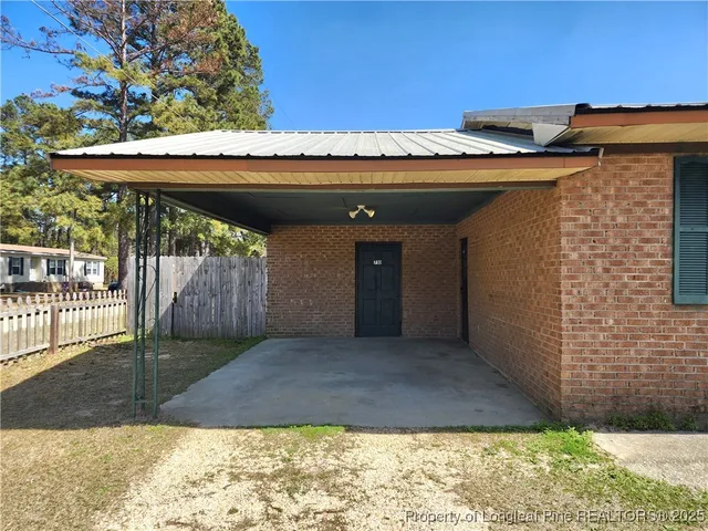 a view of entryway with a yard