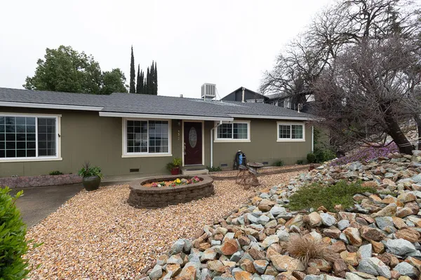 $329,000 | 3345 Oakwood Place, Redding, CA 96001
