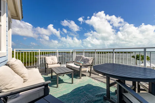 $3,900,000 | 48 East Playa Largo Boulevard, Key Largo, FL 33037