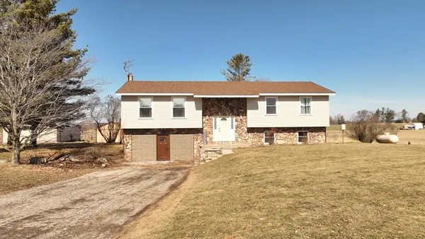 $298,000 | 4775 East Coleman Road, Clare, MI 48617