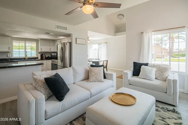 $3,400 | 10615 North 63rd Drive, Glendale, AZ 85304