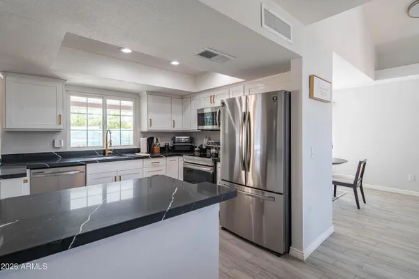 $3,400 | 10615 North 63rd Drive, Glendale, AZ 85304