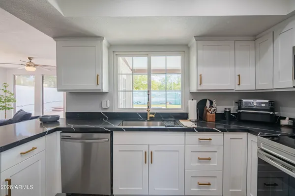 $3,400 | 10615 North 63rd Drive, Glendale, AZ 85304