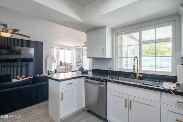 $3,400 | 10615 North 63rd Drive, Glendale, AZ 85304