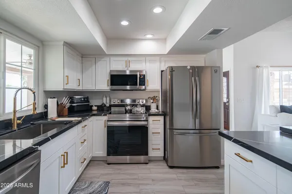 $3,400 | 10615 North 63rd Drive, Glendale, AZ 85304