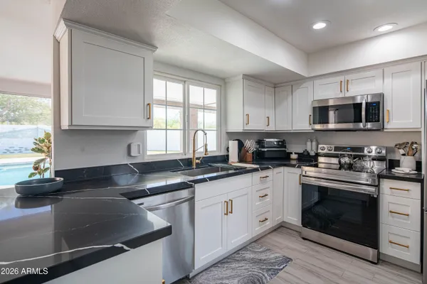 $3,400 | 10615 North 63rd Drive, Glendale, AZ 85304