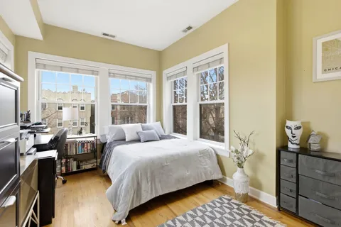 $325,000 | 121 Callan Avenue, Unit 3S, Evanston, IL 60202