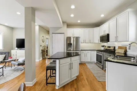 $325,000 | 121 Callan Avenue, Unit 3S, Evanston, IL 60202