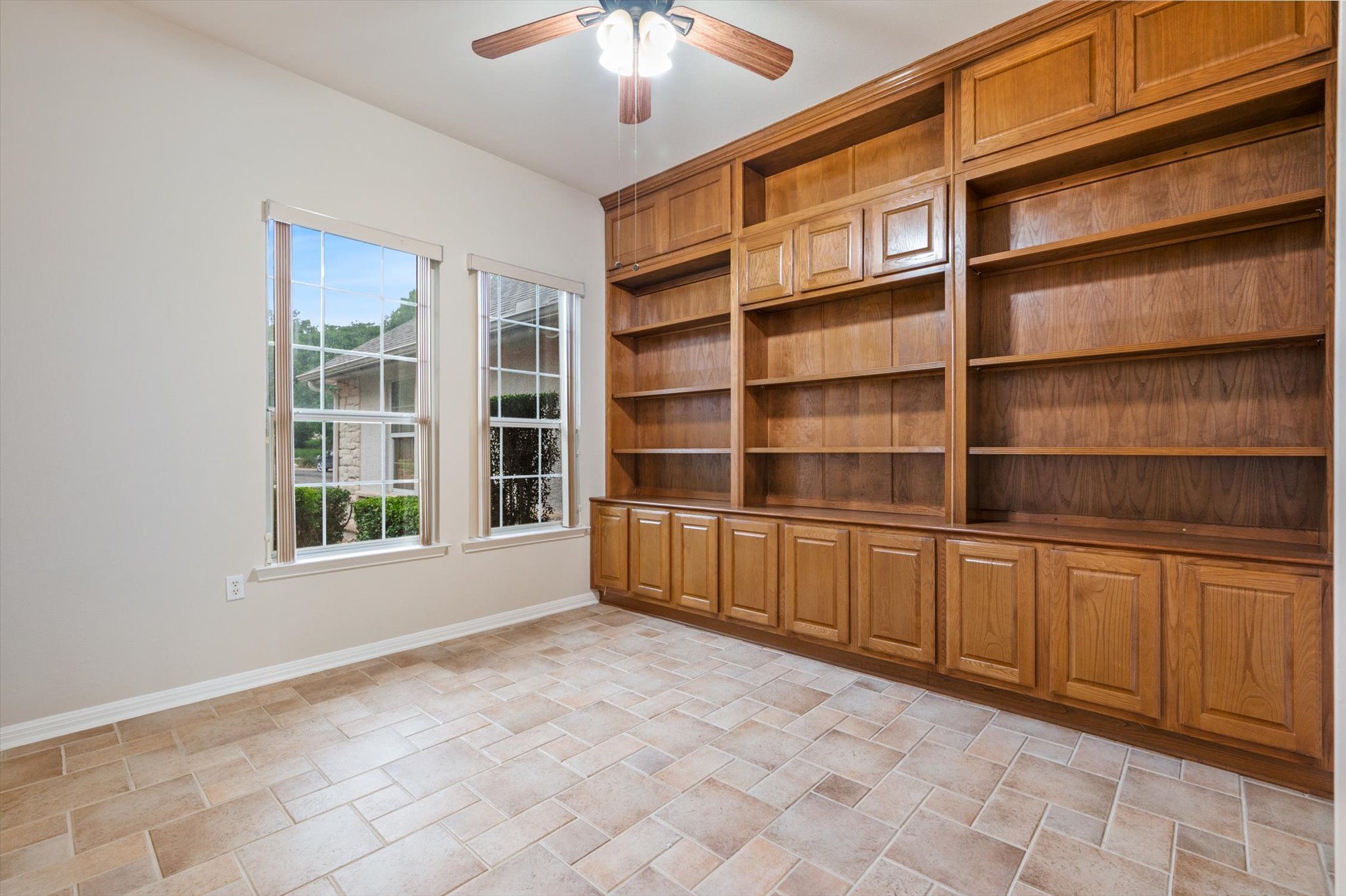 112 Goldenrod Way Georgetown, TX 78633 - Photo 4 of 40