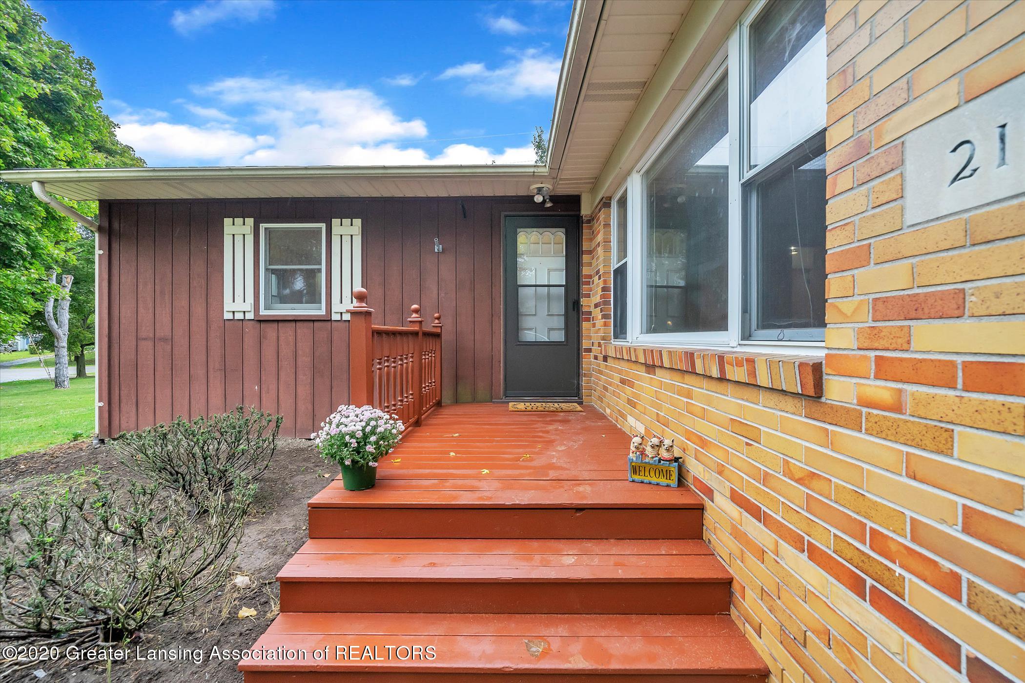 2173 Iroquois Road Okemos, MI 48864 - Photo 6 of 41 2173 Iroquois Rd-WindowStill-Rea (6)
