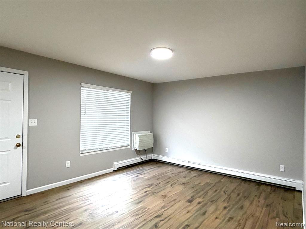 30010 Utica Road, Unit 16 Roseville, MI 48066 - Photo 3 of 13