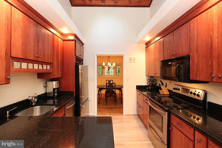 2515 Pegasus Lane Reston, VA 20191 - Photo 11 of 30 Kitchen