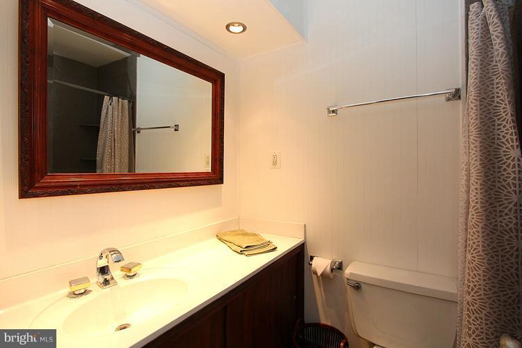 2515 Pegasus Lane Reston, VA 20191 - Photo 14 of 30 Bath (Master)