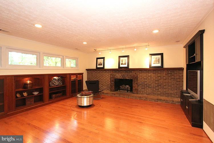 2515 Pegasus Lane Reston, VA 20191 - Photo 19 of 30 Family Room