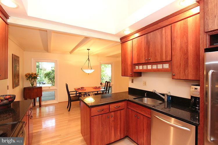 2515 Pegasus Lane Reston, VA 20191 - Photo 10 of 30 Kitchen