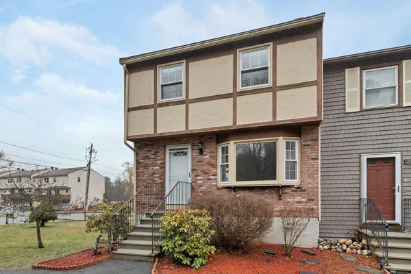 $329,900 | 1 Stonegate Lane, Derry, NH 03038