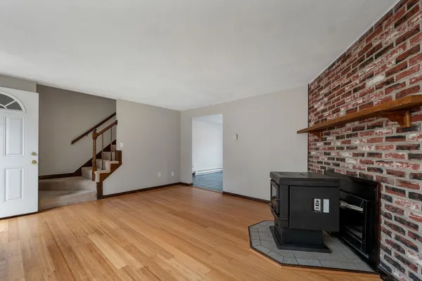 $329,900 | 1 Stonegate Lane, Derry, NH 03038