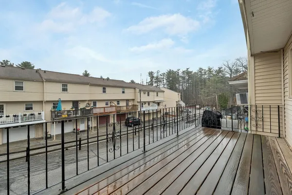 $329,900 | 1 Stonegate Lane, Derry, NH 03038