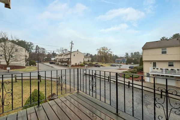 $329,900 | 1 Stonegate Lane, Derry, NH 03038