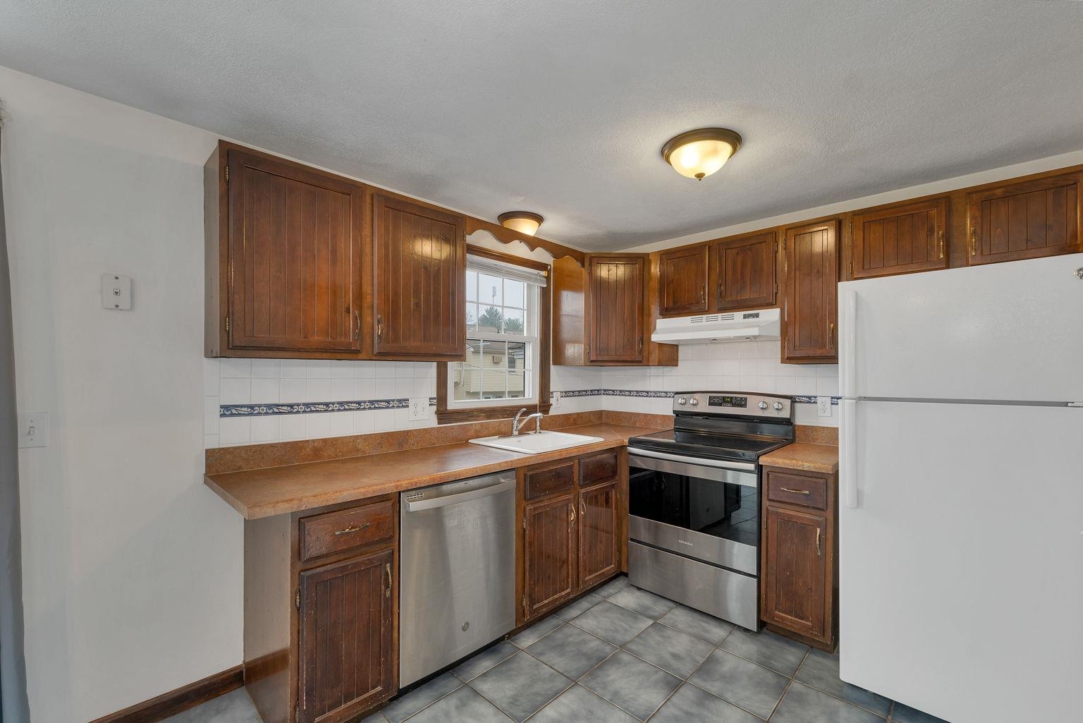 1 Stonegate Lane Derry, NH 03038 - Photo 22 of 42