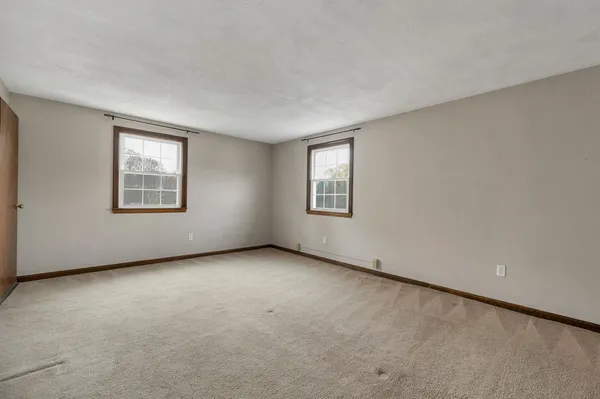 $329,900 | 1 Stonegate Lane, Derry, NH 03038