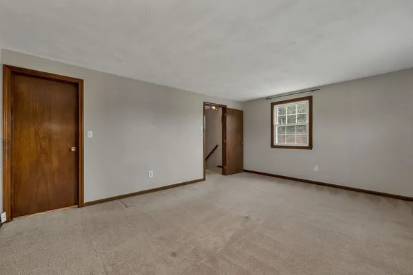 $329,900 | 1 Stonegate Lane, Derry, NH 03038