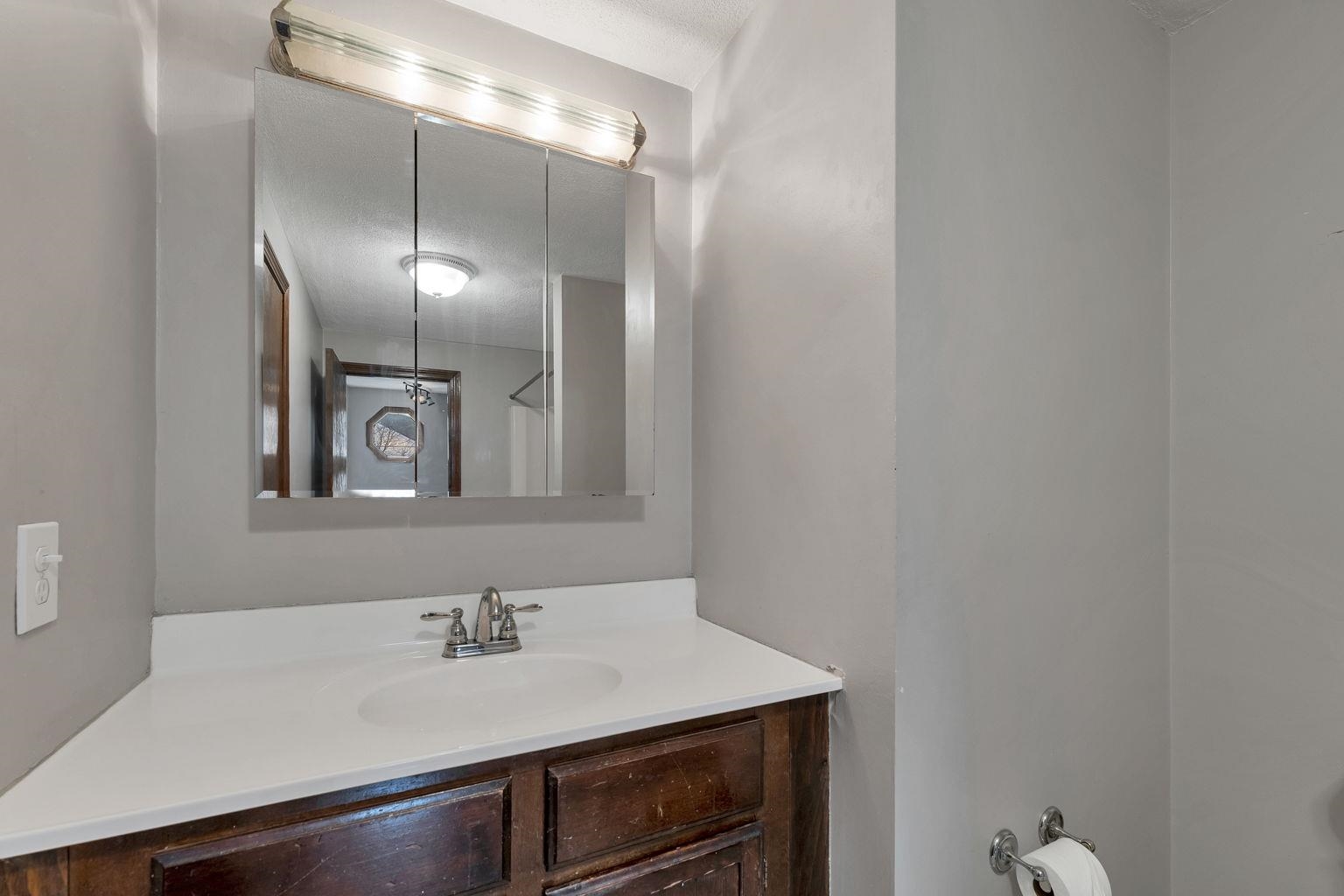 1 Stonegate Lane Derry, NH 03038 - Photo 34 of 42