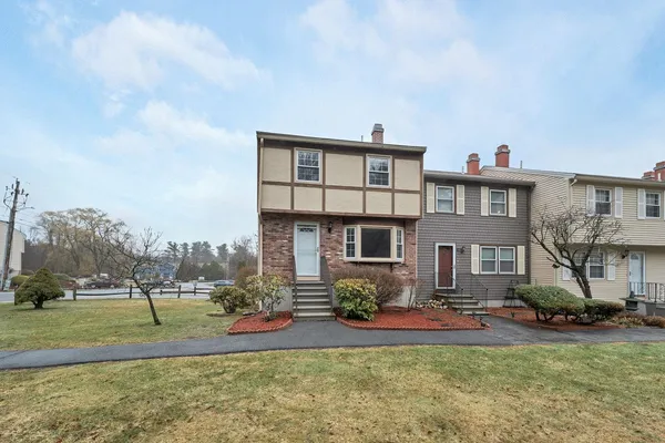$329,900 | 1 Stonegate Lane, Derry, NH 03038
