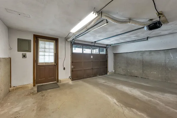 $329,900 | 1 Stonegate Lane, Derry, NH 03038