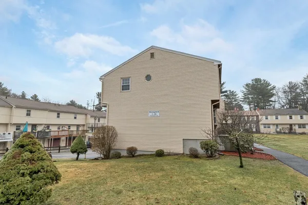 $329,900 | 1 Stonegate Lane, Derry, NH 03038