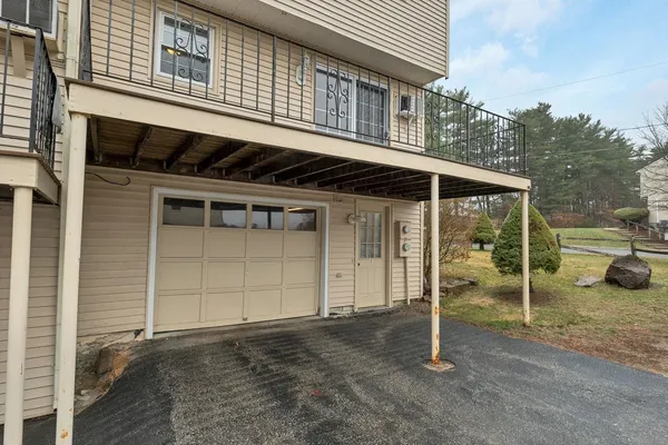 $329,900 | 1 Stonegate Lane, Derry, NH 03038