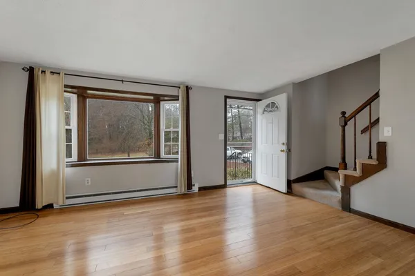 $329,900 | 1 Stonegate Lane, Derry, NH 03038