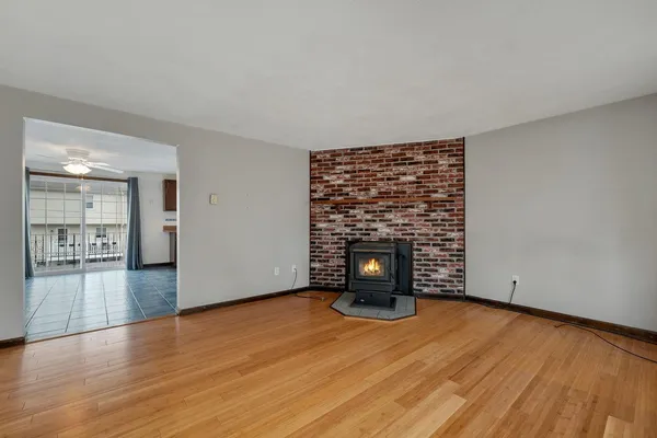 $329,900 | 1 Stonegate Lane, Derry, NH 03038