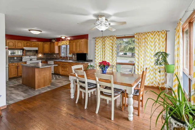 $460,000 | 6409 Sunny Lane, Moro, IL 62067