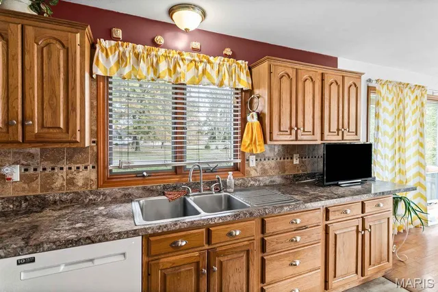 $460,000 | 6409 Sunny Lane, Moro, IL 62067