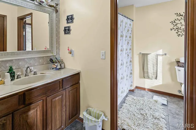 $460,000 | 6409 Sunny Lane, Moro, IL 62067