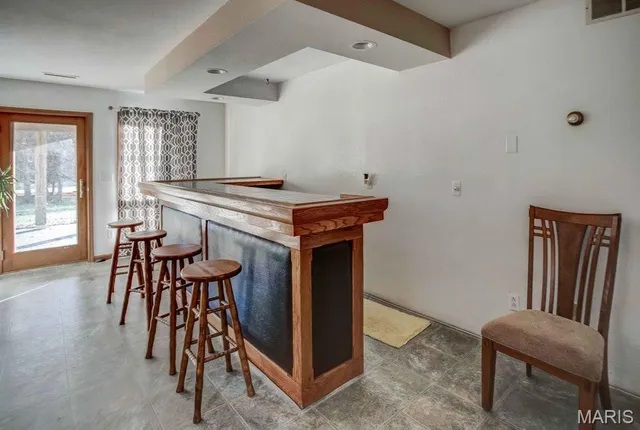 $460,000 | 6409 Sunny Lane, Moro, IL 62067