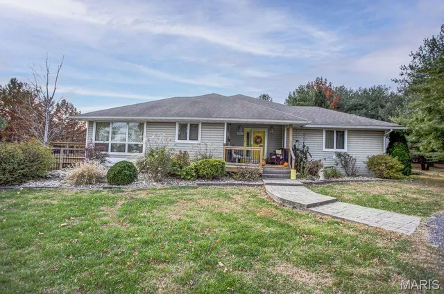 $460,000 | 6409 Sunny Lane, Moro, IL 62067