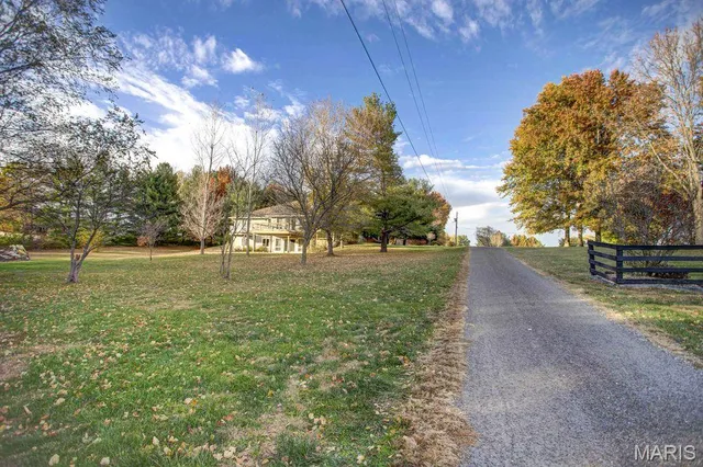 $460,000 | 6409 Sunny Lane, Moro, IL 62067