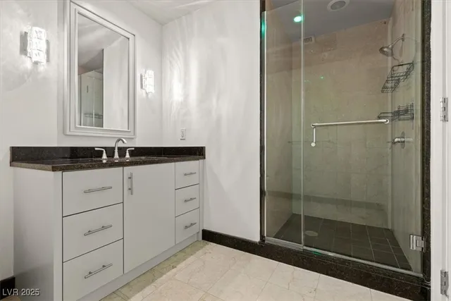 $2,650 | 2700 South Las Vegas Boulevard, Unit 1701, Las Vegas, NV 89109