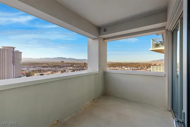 $2,650 | 2700 South Las Vegas Boulevard, Unit 1701, Las Vegas, NV 89109