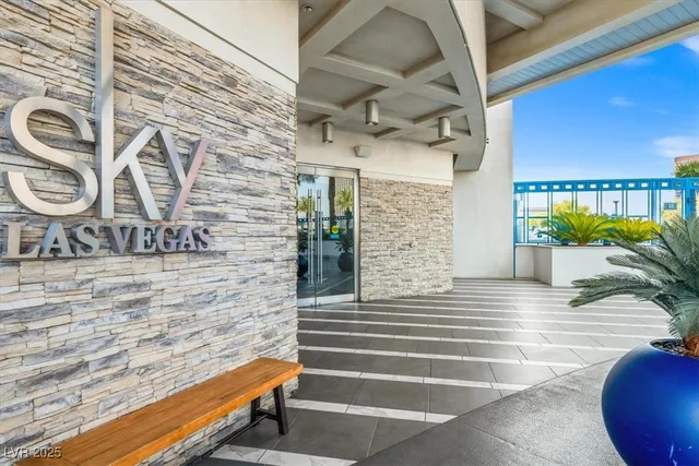 $2,650 | 2700 South Las Vegas Boulevard, Unit 1701, Las Vegas, NV 89109