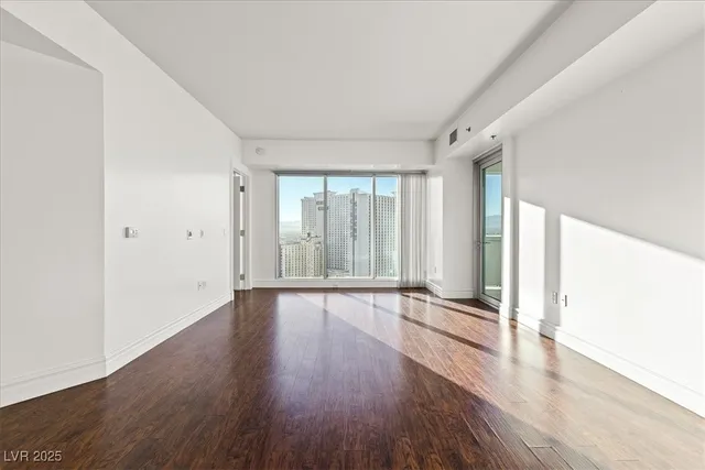 $2,650 | 2700 South Las Vegas Boulevard, Unit 1701, Las Vegas, NV 89109