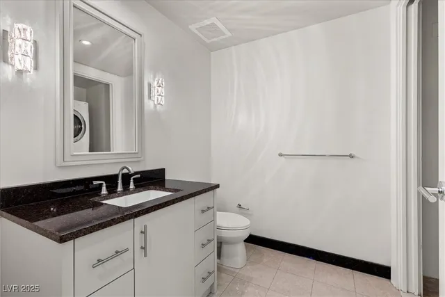 $2,650 | 2700 South Las Vegas Boulevard, Unit 1701, Las Vegas, NV 89109