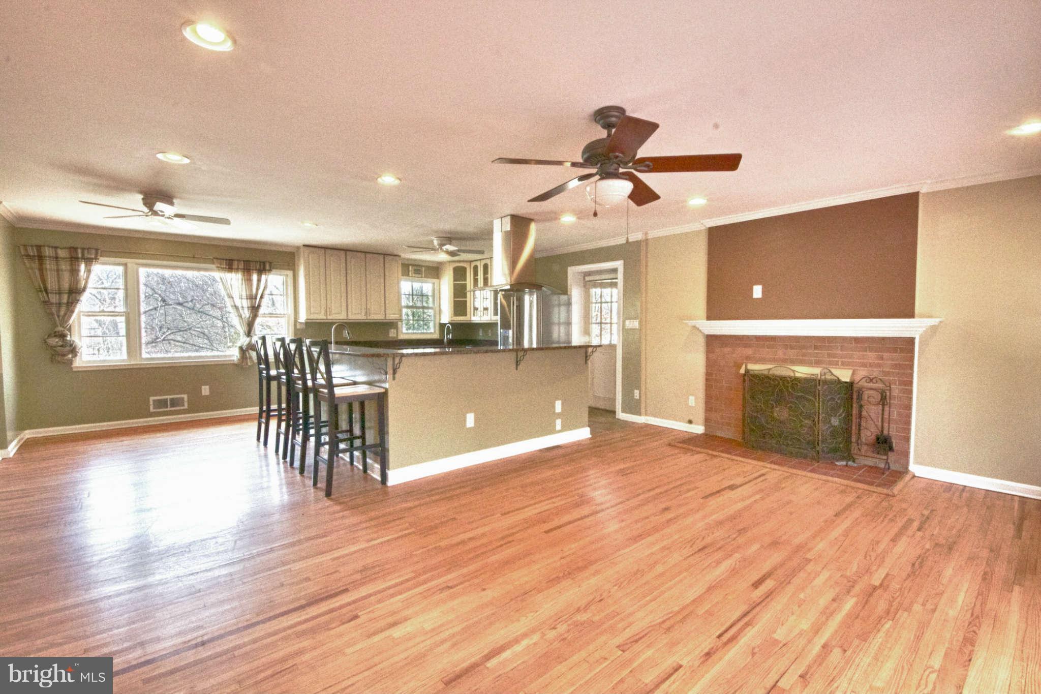 6501 Byron Avenue Springfield, VA 22150 - Photo 3 of 18 Living Room