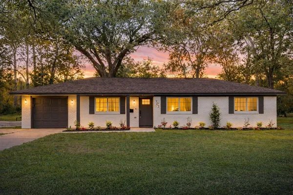 $333,500 | 701 Cannan Drive, Angleton, TX 77515
