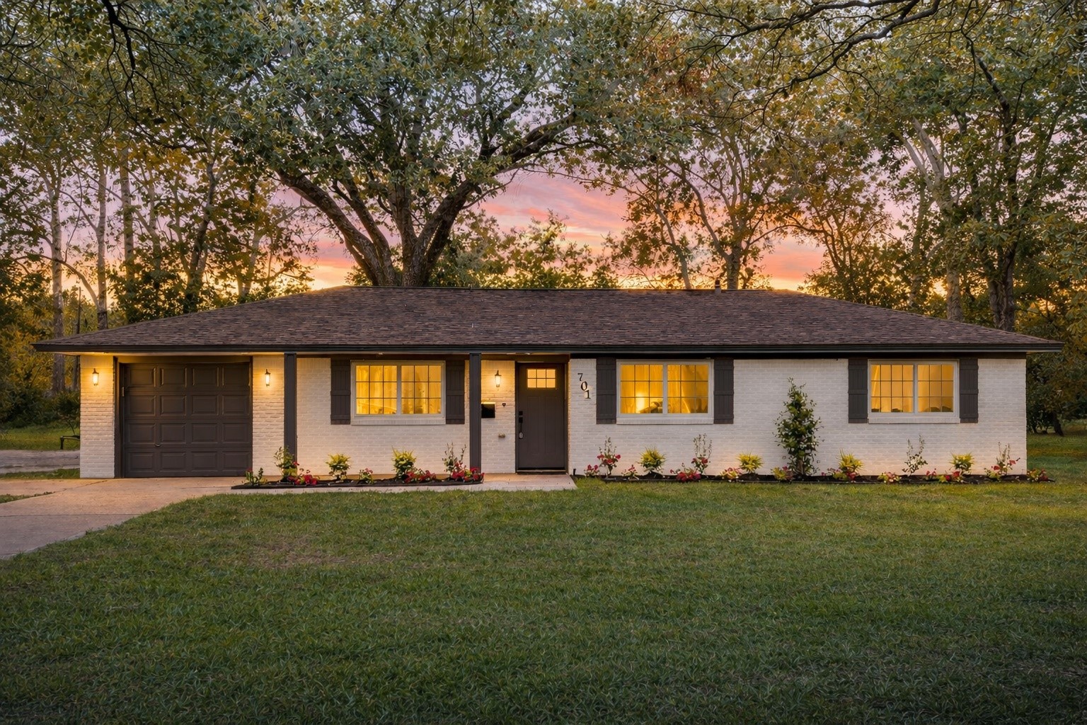 701 Cannan Drive Angleton, TX 77515 - Photo 1 of 25